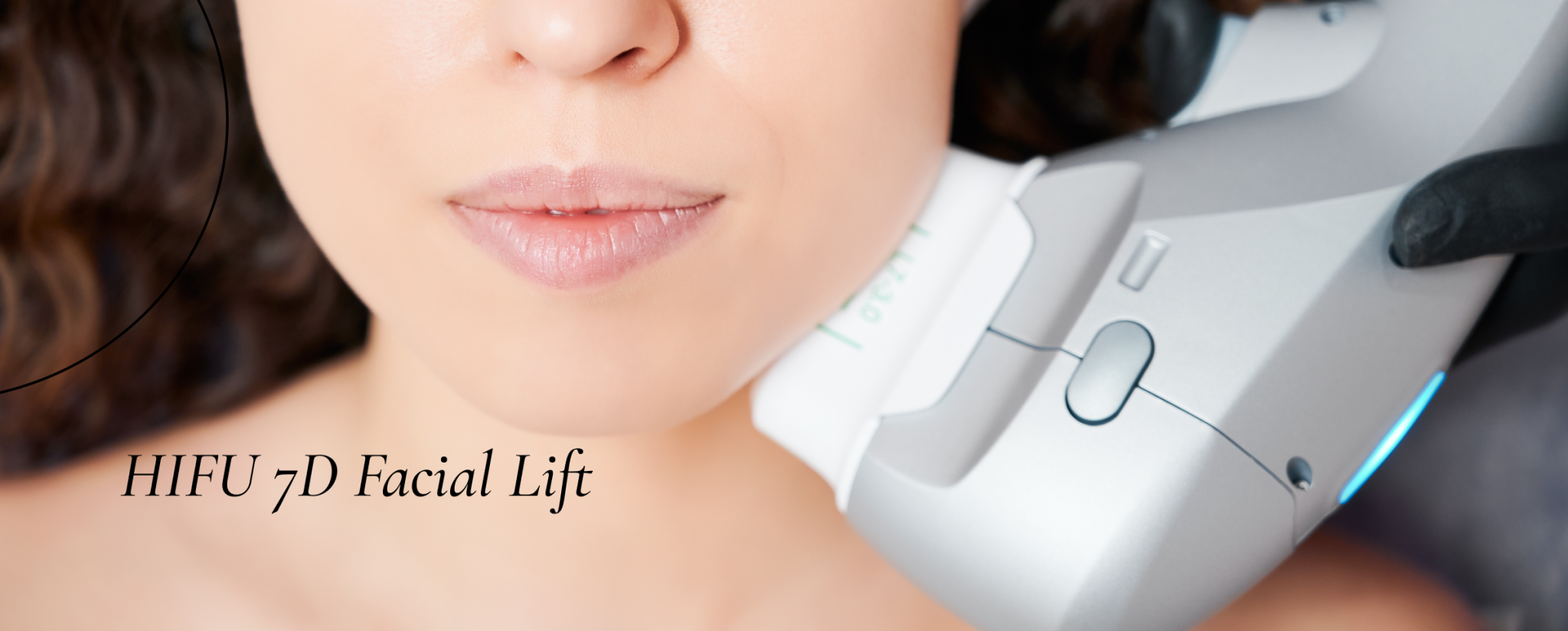 Equipo HIFU 7D Facial Lift aplicado sobre el rostro en ÉLEVÉE
